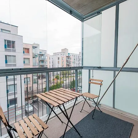 Forenom Serviced Neilikkatie Apartment *